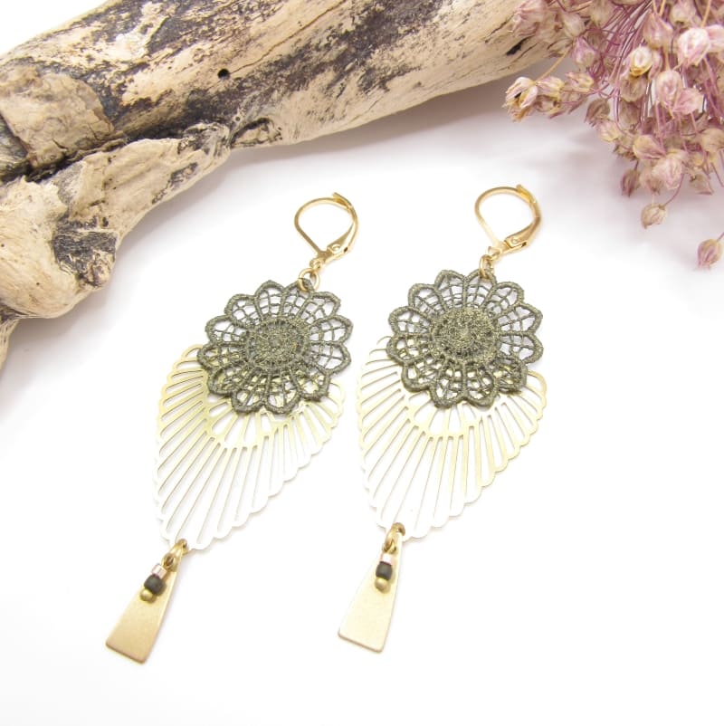 Boucles fleur dentelle pacotilles kaki 01