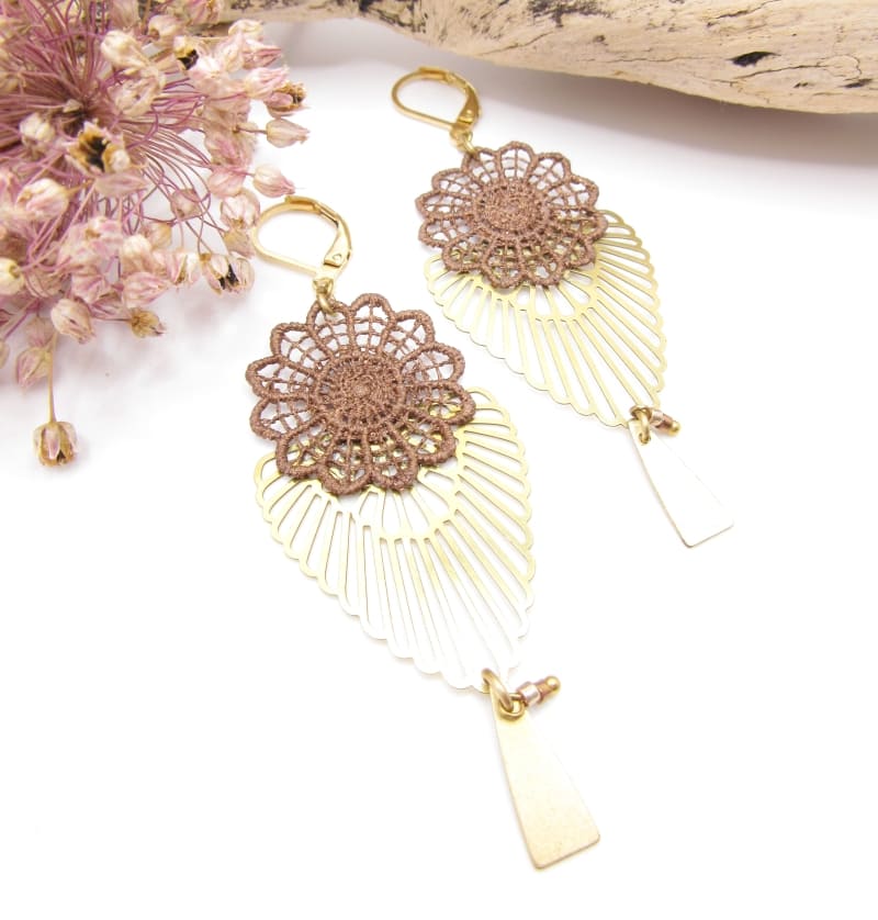 Boucles fleur dentelle pacotilles marron 01