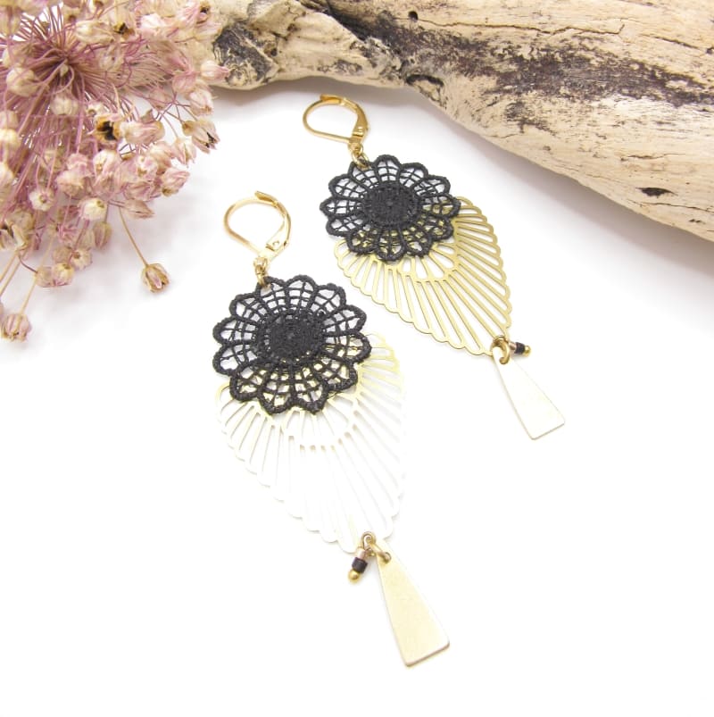 Boucles fleur dentelle pacotilles noir 01